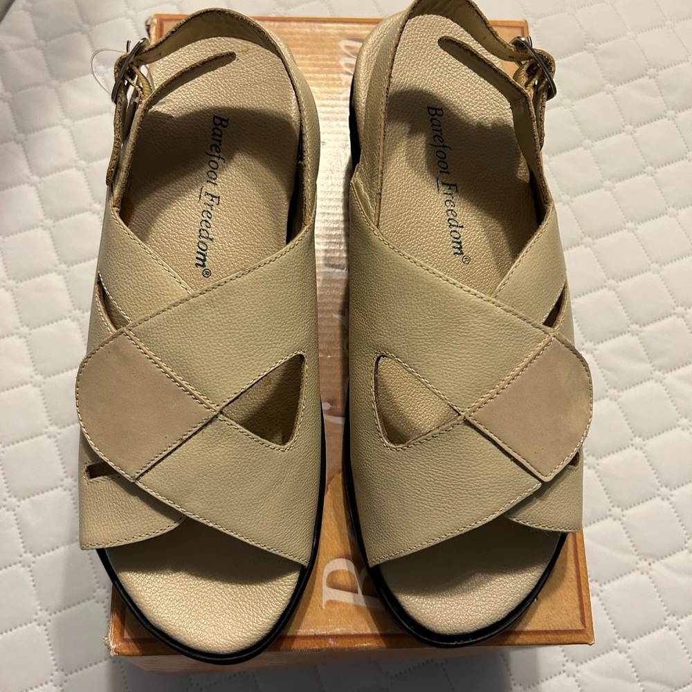 NWOT Drew Barefoot Freedom sandals, size 8.5 Wide